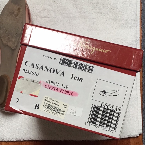 Salvatore Ferragamo Casanova Leather Twist Bow - Picture 7 of 7